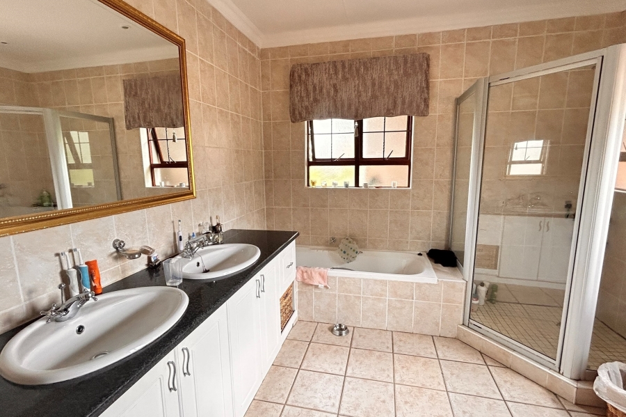 7 Bedroom Property for Sale in Waterkloof Ridge Gauteng