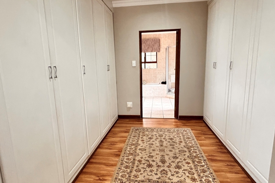 7 Bedroom Property for Sale in Waterkloof Ridge Gauteng