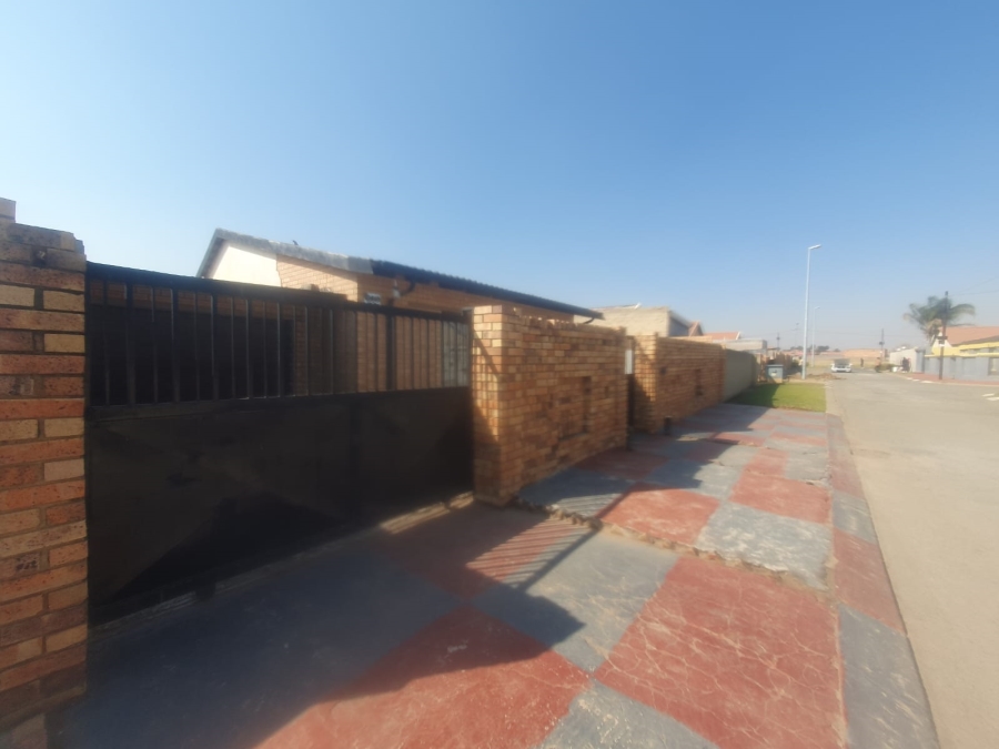 2 Bedroom Property for Sale in Dobsonville Ext 4 Gauteng