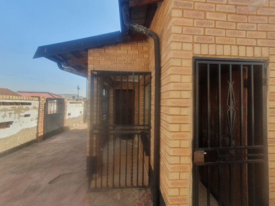 2 Bedroom Property for Sale in Dobsonville Ext 4 Gauteng