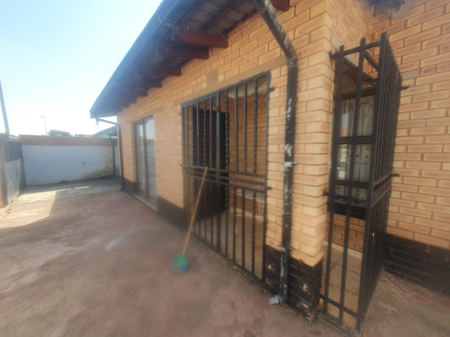 2 Bedroom Property for Sale in Dobsonville Ext 4 Gauteng