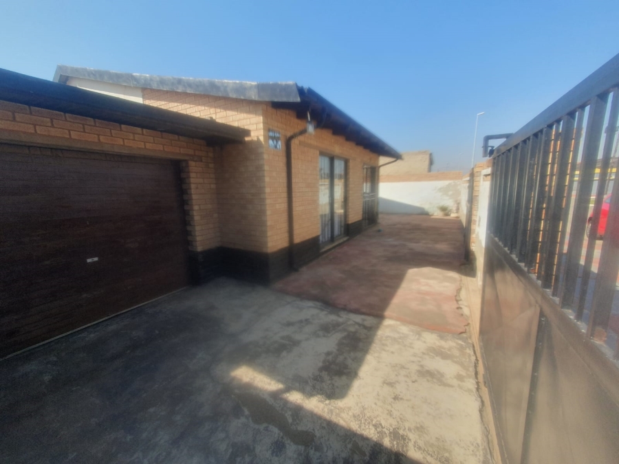 2 Bedroom Property for Sale in Dobsonville Ext 4 Gauteng