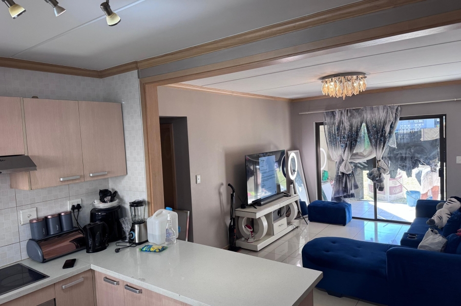 To Let 2 Bedroom Property for Rent in Halfway Gardens Gauteng
