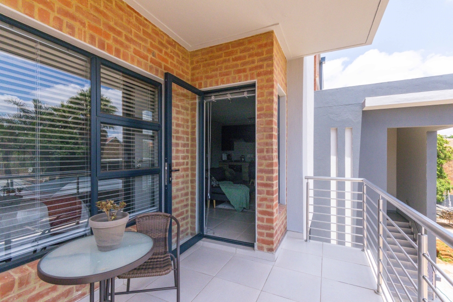 1 Bedroom Property for Sale in Die Hoewes Gauteng