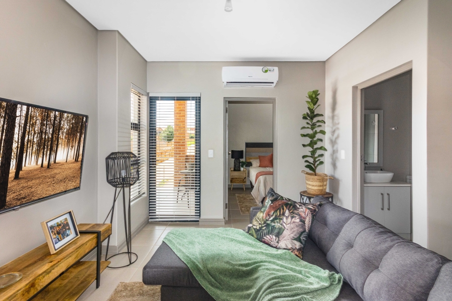 1 Bedroom Property for Sale in Die Hoewes Gauteng