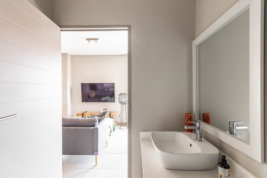 1 Bedroom Property for Sale in Die Hoewes Gauteng