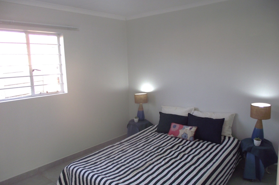 To Let 2 Bedroom Property for Rent in Croydon Gauteng