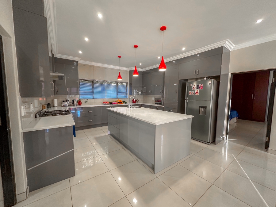 To Let 5 Bedroom Property for Rent in Midstream Ridge Gauteng