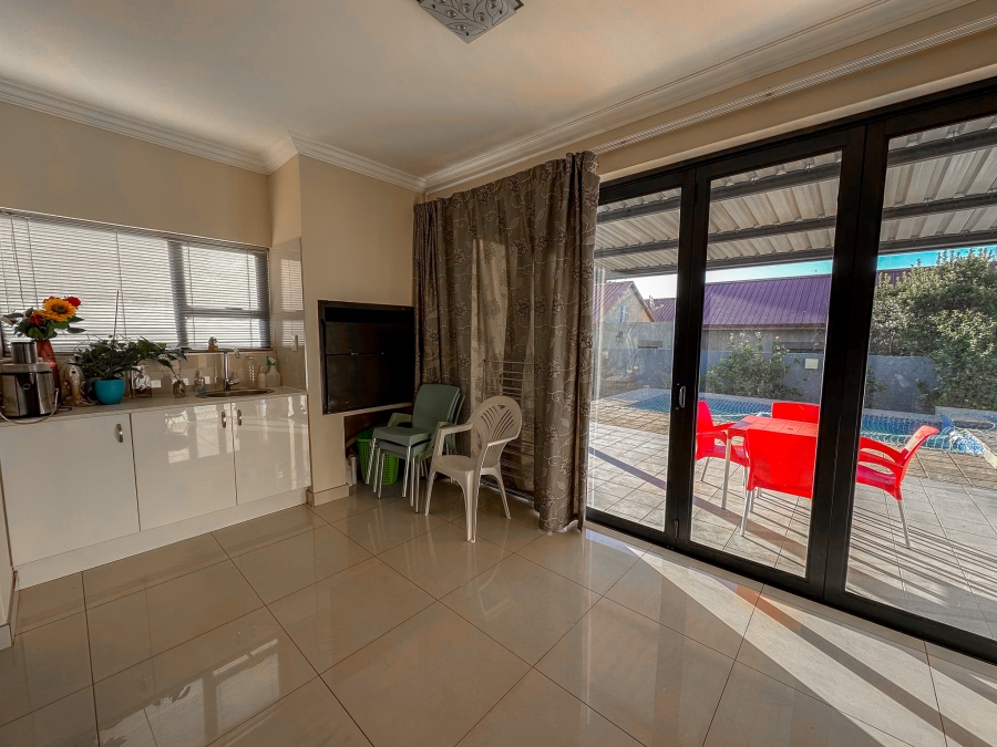 To Let 5 Bedroom Property for Rent in Midstream Ridge Gauteng