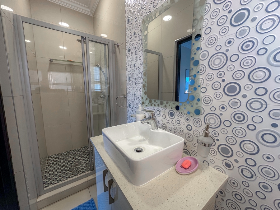 To Let 5 Bedroom Property for Rent in Midstream Ridge Gauteng