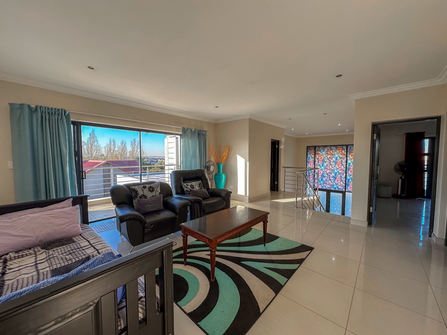 To Let 5 Bedroom Property for Rent in Midstream Ridge Gauteng