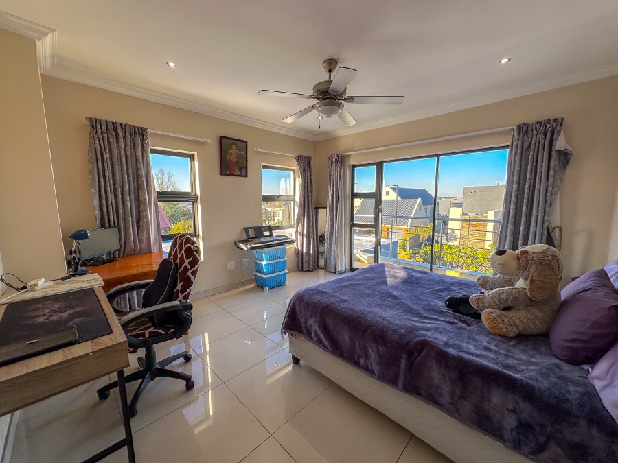 To Let 5 Bedroom Property for Rent in Midstream Ridge Gauteng