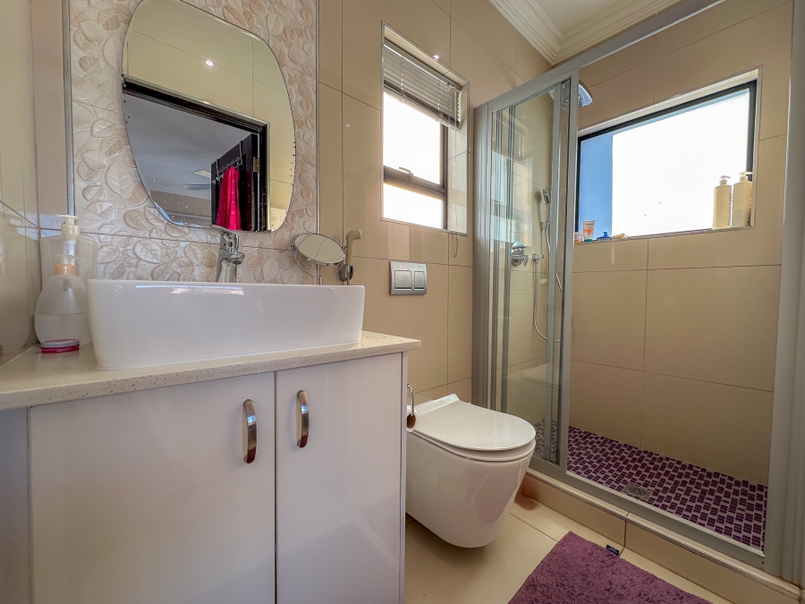 To Let 5 Bedroom Property for Rent in Midstream Ridge Gauteng