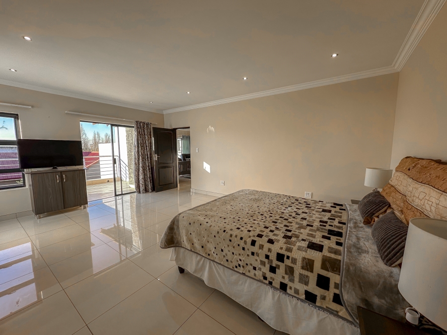 To Let 5 Bedroom Property for Rent in Midstream Ridge Gauteng