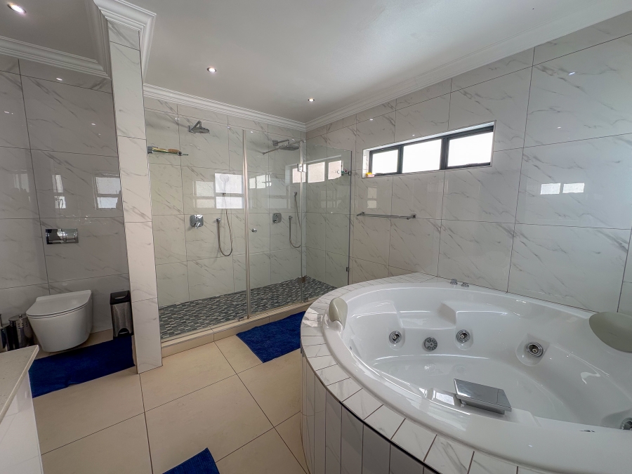 To Let 5 Bedroom Property for Rent in Midstream Ridge Gauteng