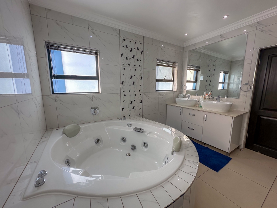 To Let 5 Bedroom Property for Rent in Midstream Ridge Gauteng