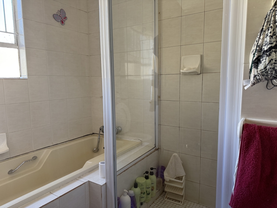 3 Bedroom Property for Sale in Flora Gardens Gauteng