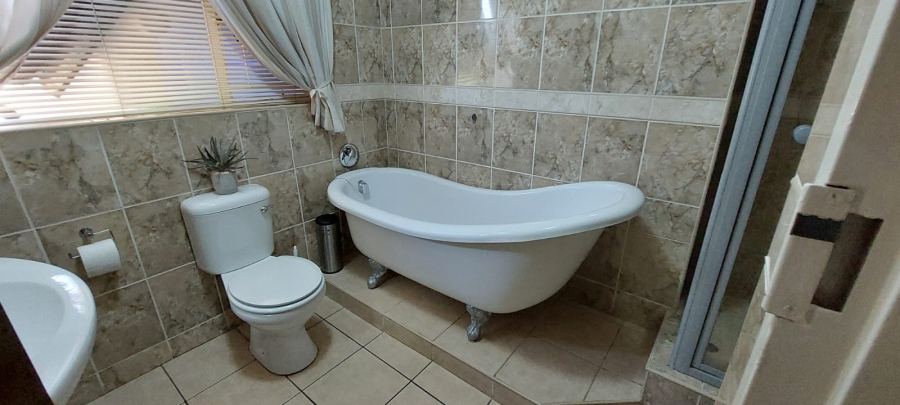 3 Bedroom Property for Sale in Rothdene Gauteng