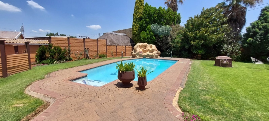 3 Bedroom Property for Sale in Rothdene Gauteng