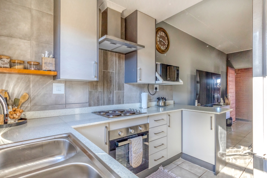 2 Bedroom Property for Sale in Witpoortjie Gauteng