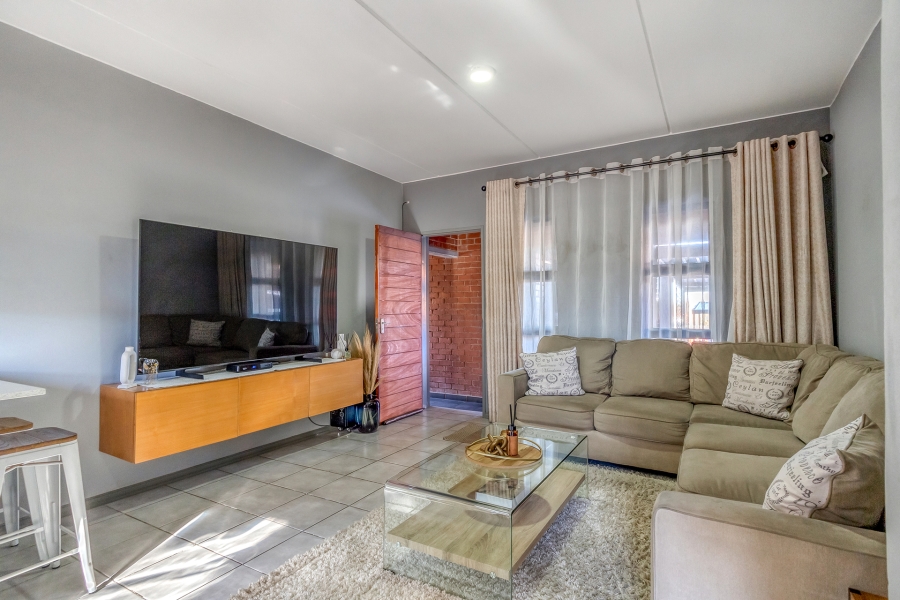 2 Bedroom Property for Sale in Witpoortjie Gauteng
