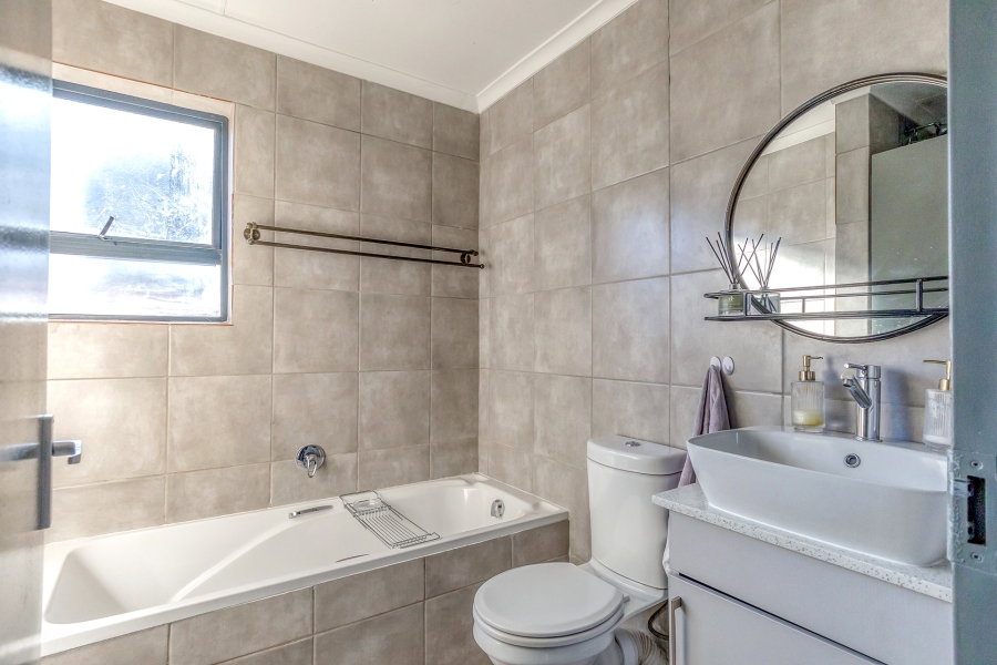2 Bedroom Property for Sale in Witpoortjie Gauteng