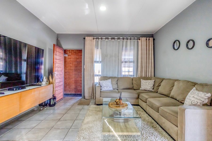 2 Bedroom Property for Sale in Witpoortjie Gauteng