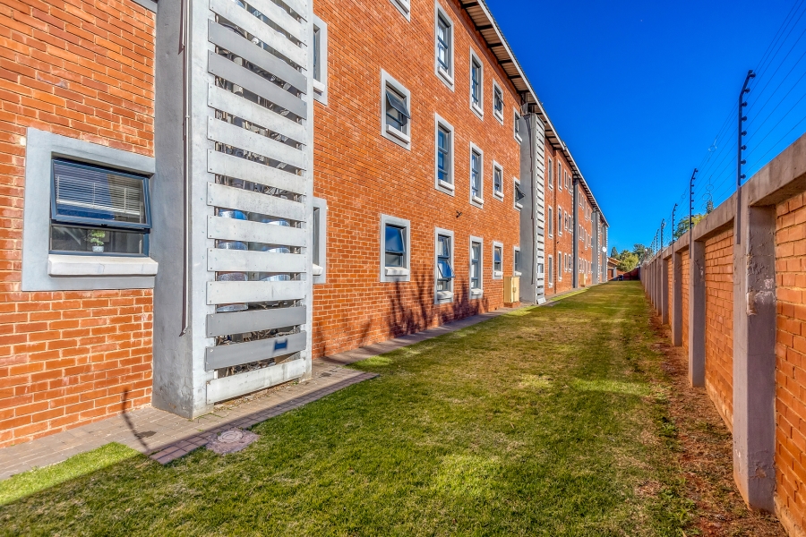 2 Bedroom Property for Sale in Witpoortjie Gauteng