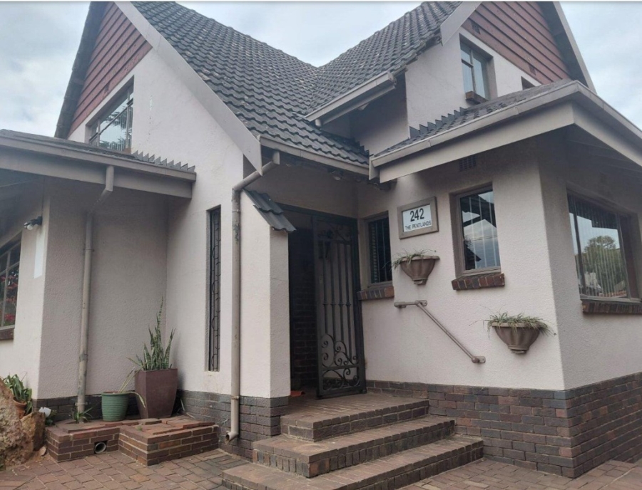 5 Bedroom Property for Sale in Linmeyer Gauteng