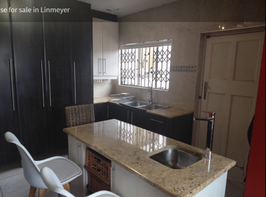 5 Bedroom Property for Sale in Linmeyer Gauteng