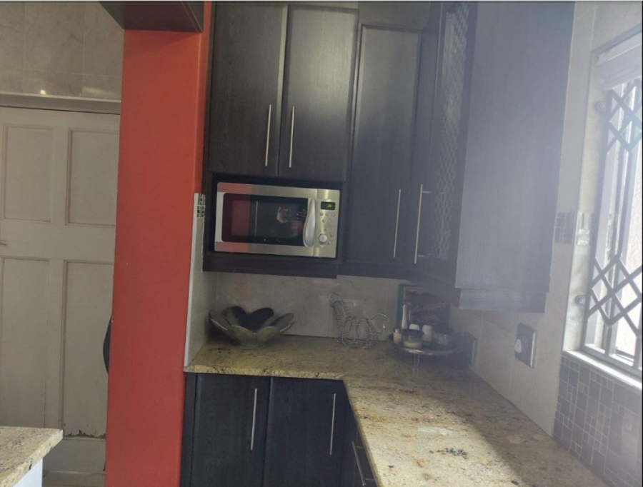 5 Bedroom Property for Sale in Linmeyer Gauteng