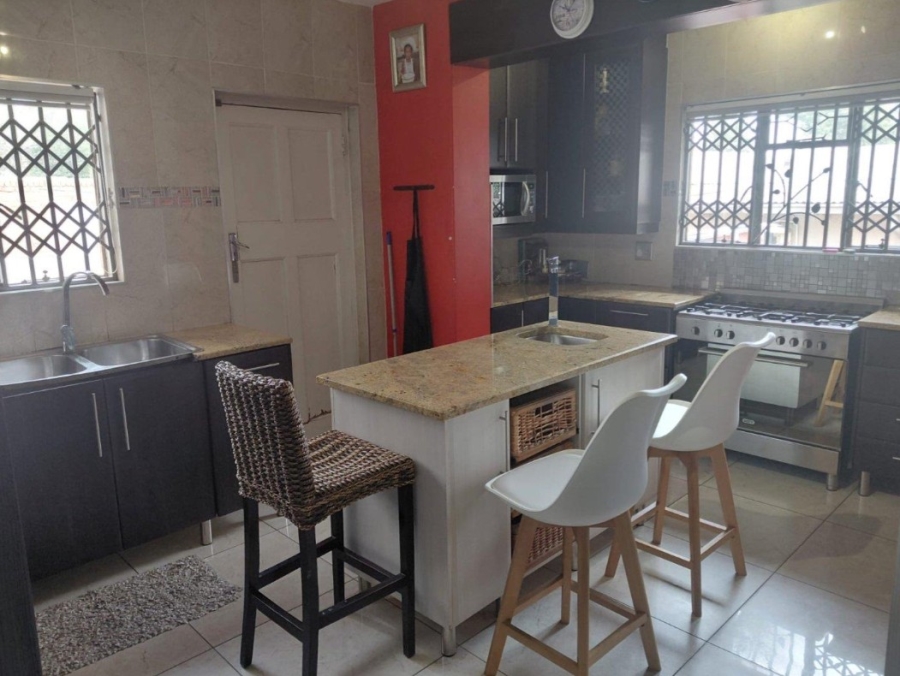 5 Bedroom Property for Sale in Linmeyer Gauteng