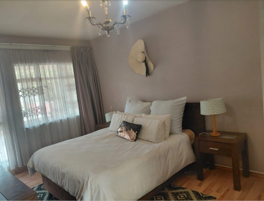 5 Bedroom Property for Sale in Linmeyer Gauteng