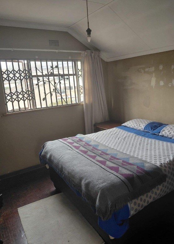 5 Bedroom Property for Sale in Linmeyer Gauteng