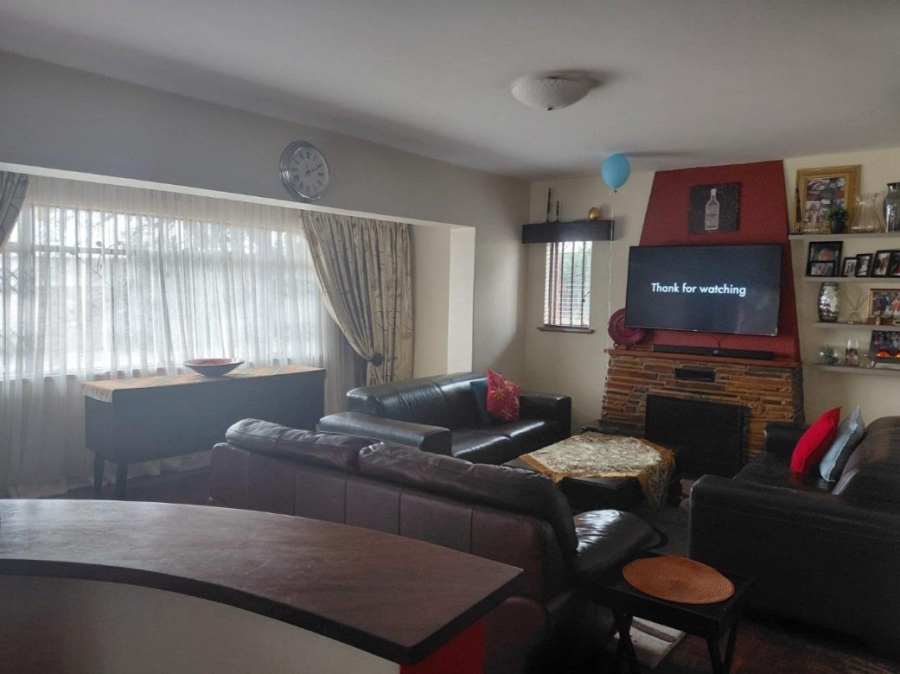 5 Bedroom Property for Sale in Linmeyer Gauteng