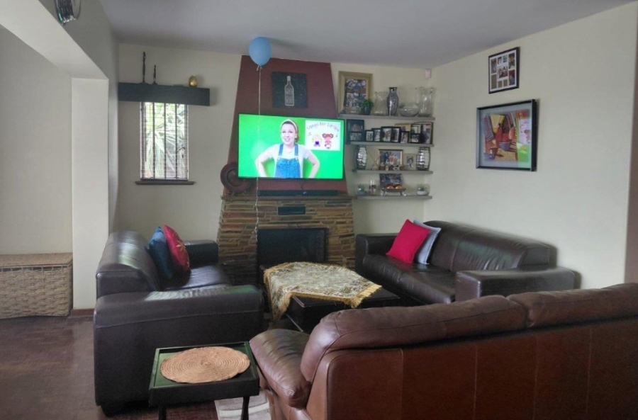 5 Bedroom Property for Sale in Linmeyer Gauteng