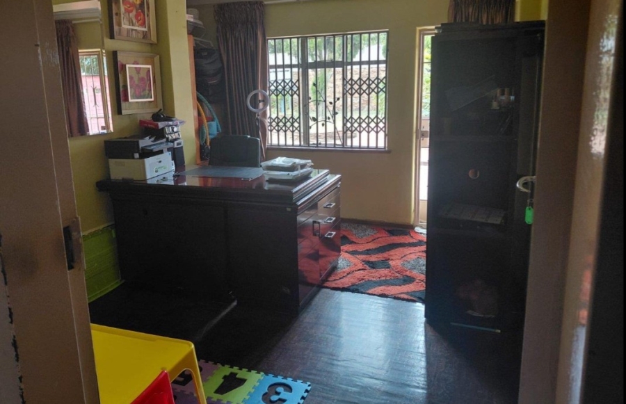 5 Bedroom Property for Sale in Linmeyer Gauteng