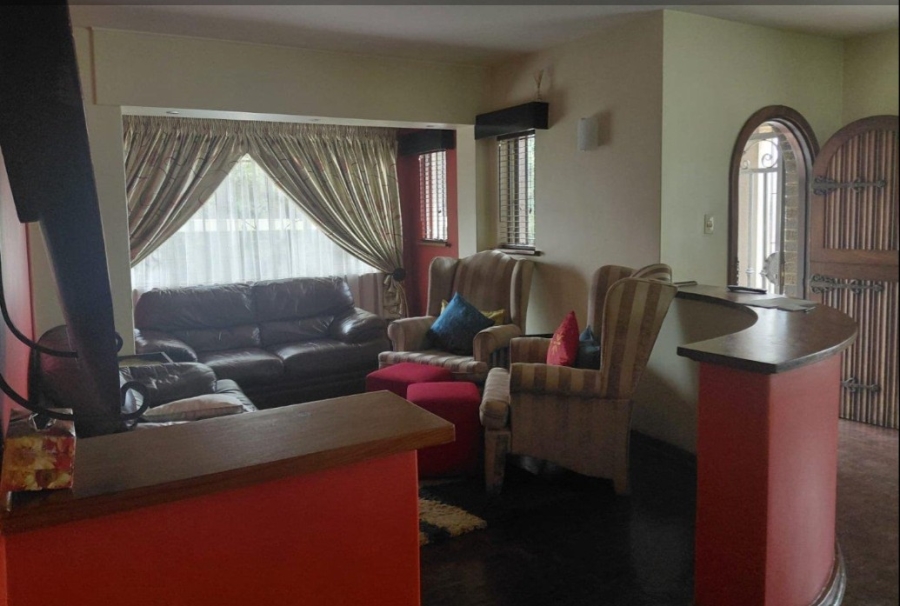 5 Bedroom Property for Sale in Linmeyer Gauteng