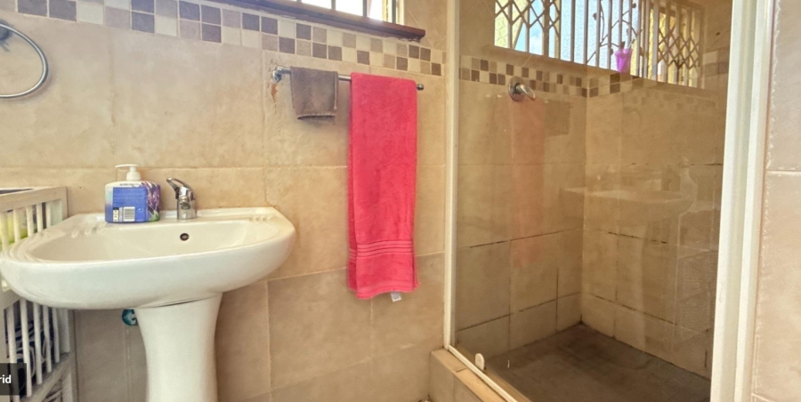 5 Bedroom Property for Sale in Linmeyer Gauteng
