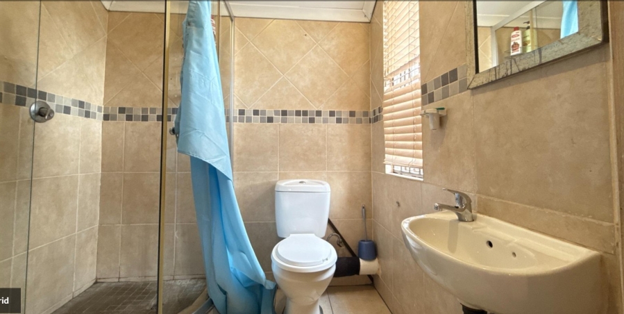 5 Bedroom Property for Sale in Linmeyer Gauteng