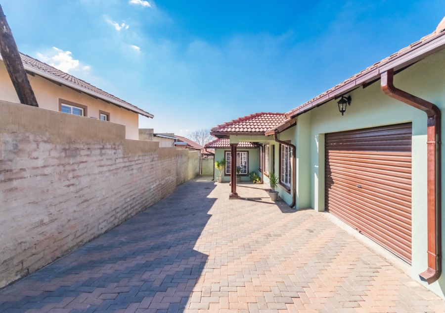 4 Bedroom Property for Sale in Cosmo City Gauteng