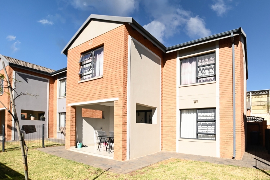 3 Bedroom Property for Sale in Zambezi Manor Lifestyle Estate Gauteng