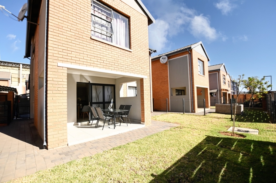 3 Bedroom Property for Sale in Zambezi Manor Lifestyle Estate Gauteng