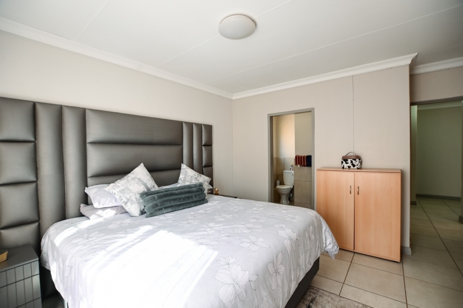 3 Bedroom Property for Sale in Zambezi Manor Lifestyle Estate Gauteng