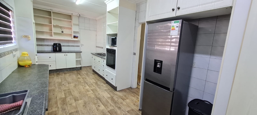 To Let 5 Bedroom Property for Rent in Edendale Gauteng