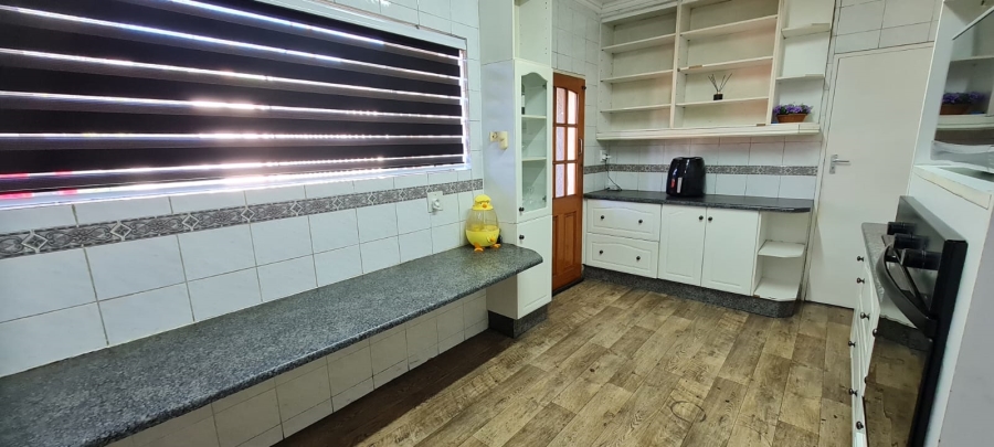 To Let 5 Bedroom Property for Rent in Edendale Gauteng