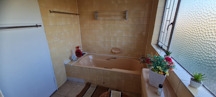 To Let 5 Bedroom Property for Rent in Edendale Gauteng