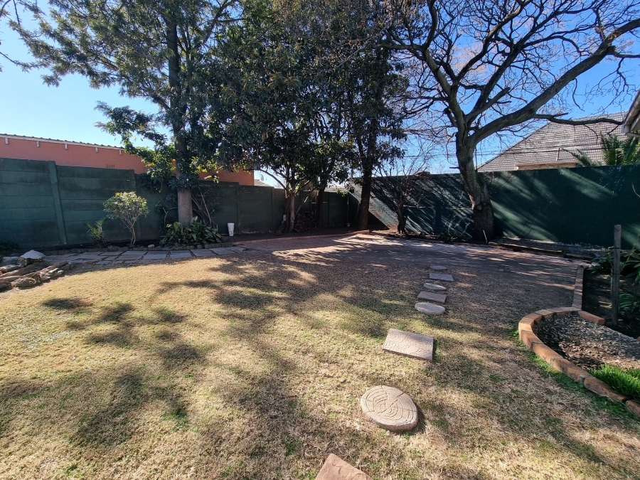 To Let 5 Bedroom Property for Rent in Edendale Gauteng