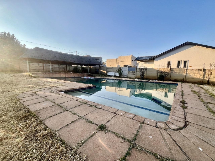 4 Bedroom Property for Sale in Brackenhurst Gauteng