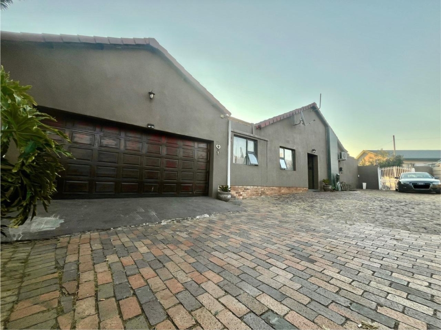 4 Bedroom Property for Sale in Brackenhurst Gauteng